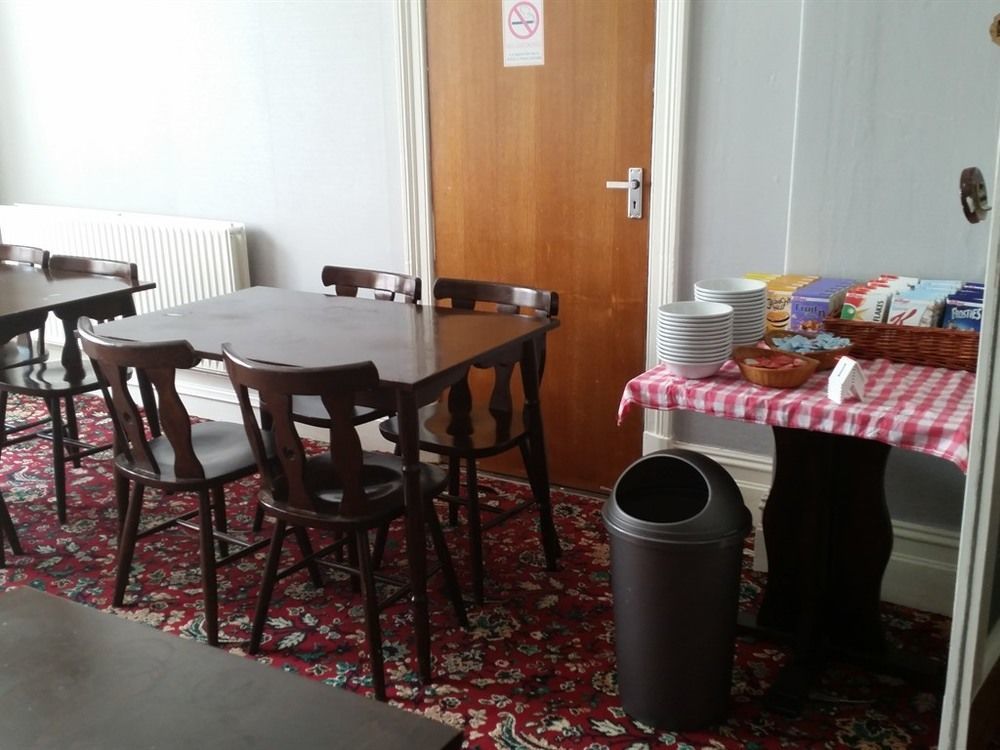 Couette-café Rayners 3*